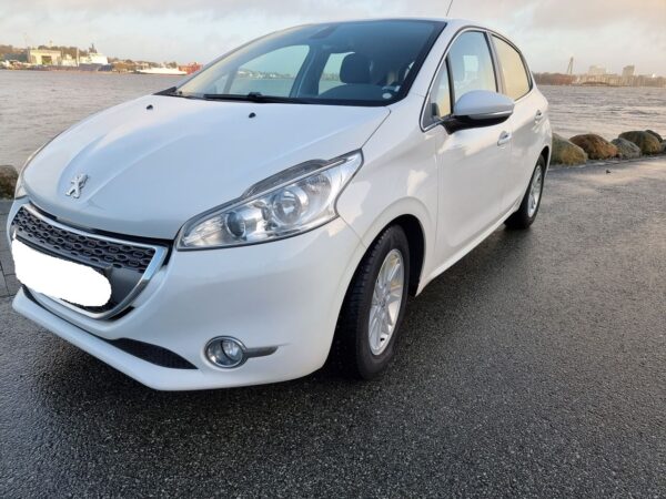 1 Peugeot 208