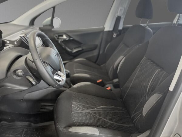 10 Peugeot 208