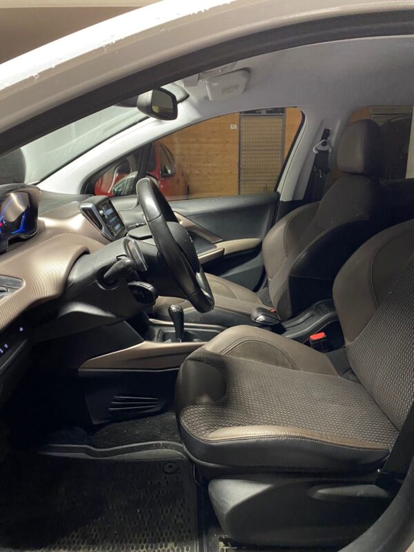 10 Peugeot 2008