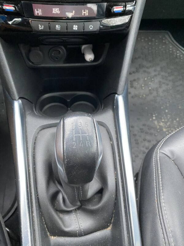 11 Peugeot 2008