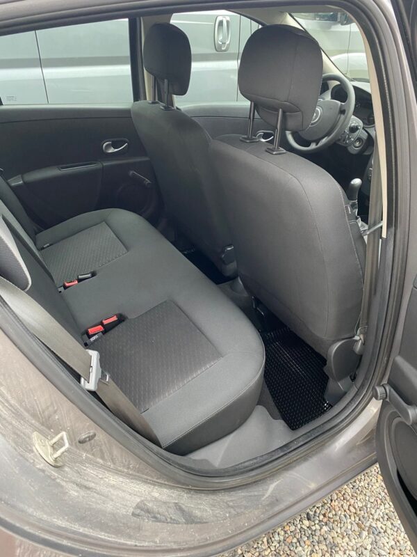 11 Renault Clio