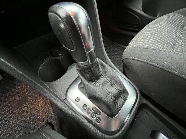 11 Volkswagen Polo