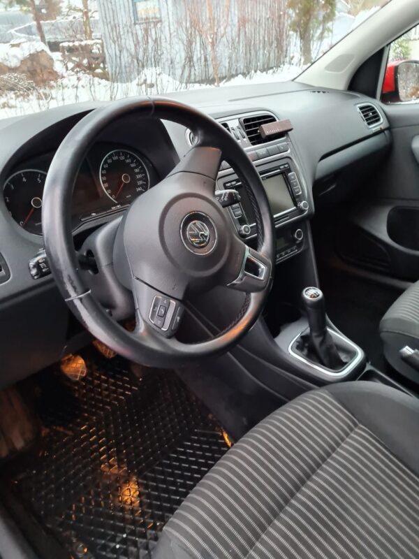 11 Volkswagen Polo
