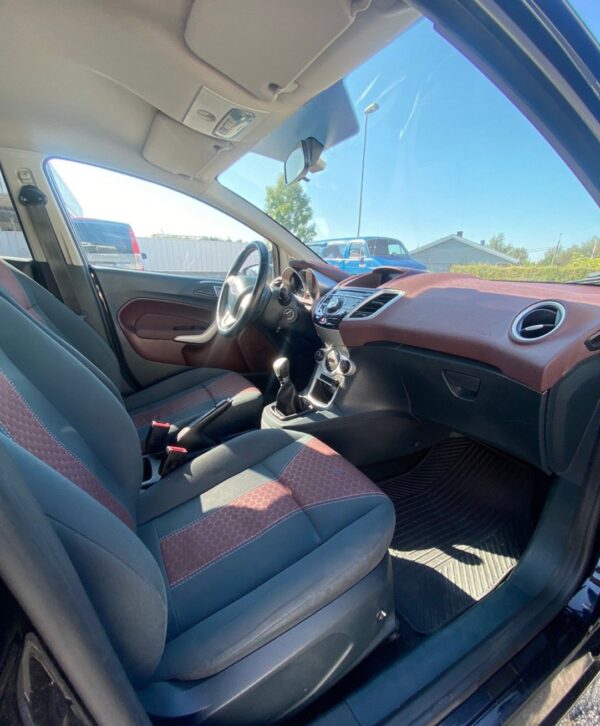 11 Ford Fiesta