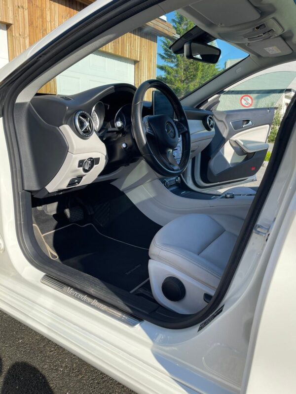 11 Mercedes-Benz CLA