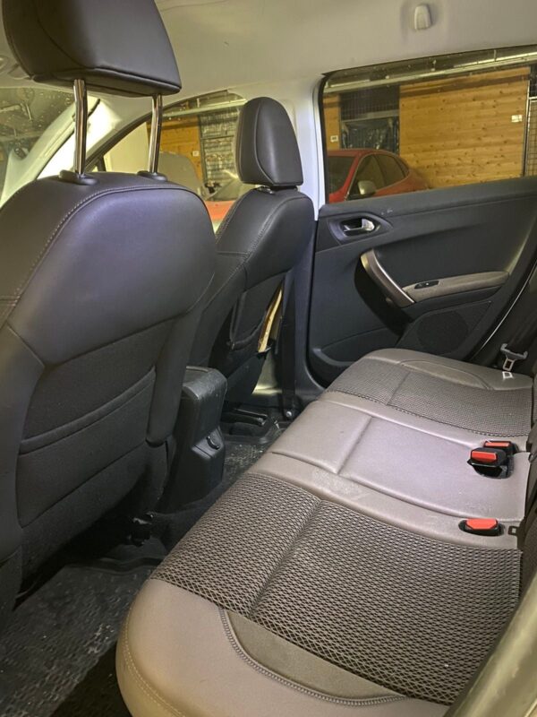 11 Peugeot 2008