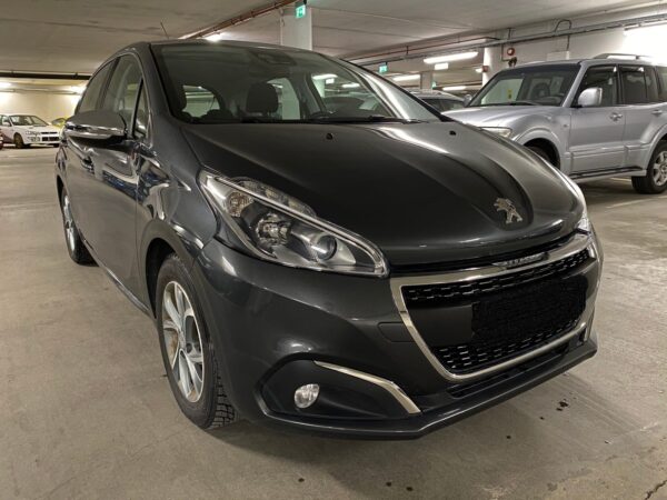 11 Peugeot 208