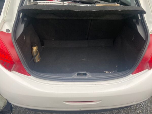 11 Peugeot 208