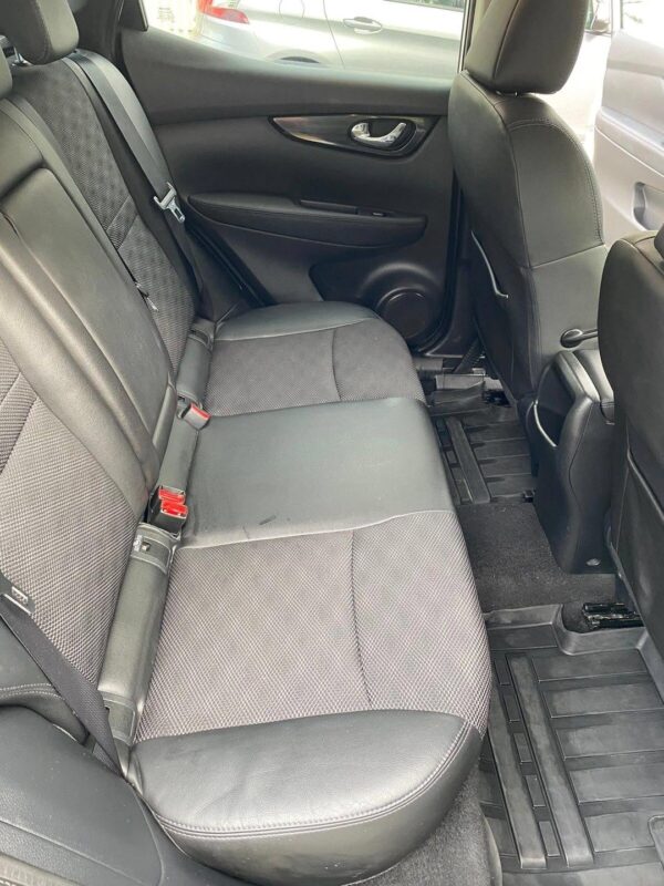 11 Nissan QASHQAI