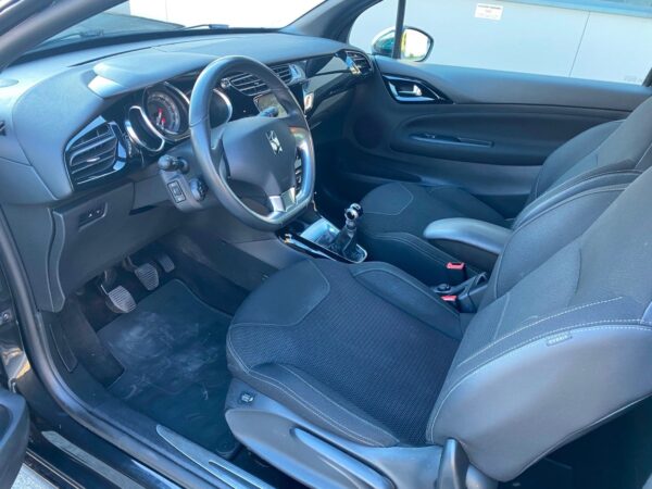 12 Citroen DS3