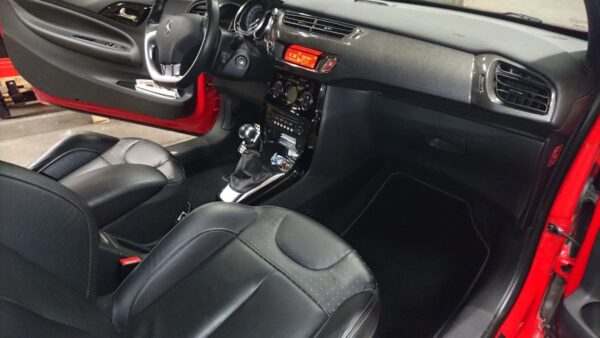 12 Citroën DS3