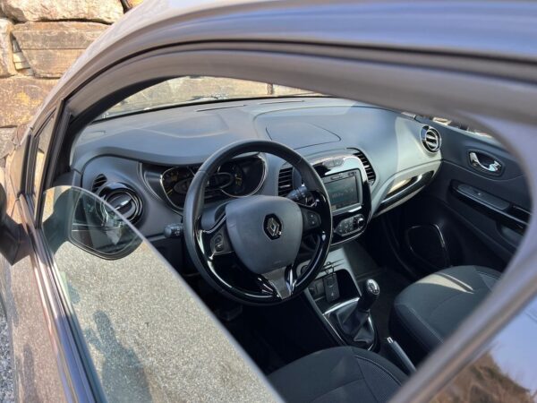 12 Renault Captur