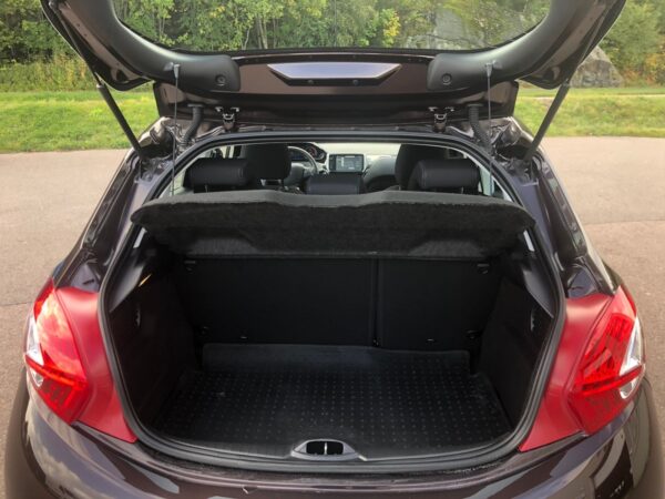 12 Peugeot 208