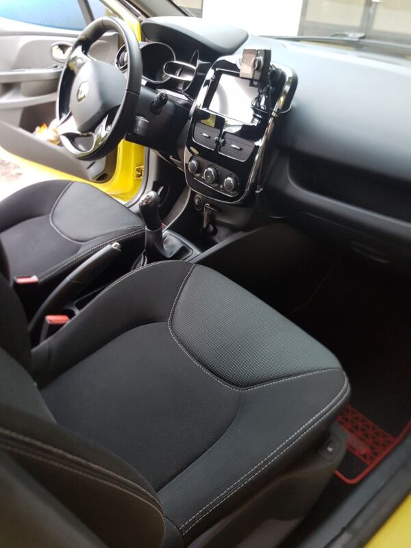 12 Renault Clio