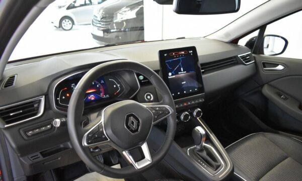 12 Renault Clio