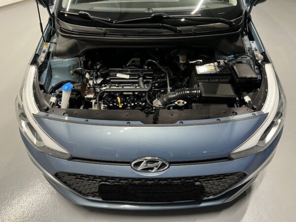 12 Hyundai i20