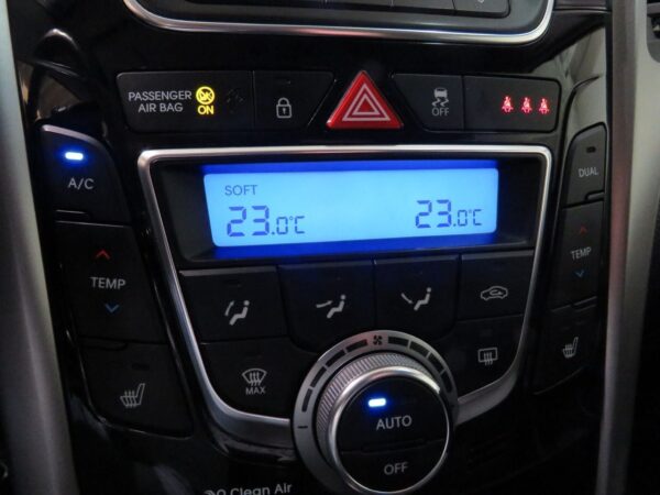 12 Hyundai i30