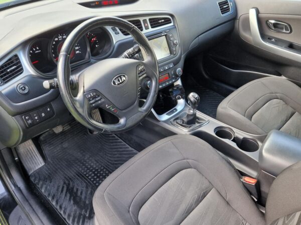 12 Kia Cee'd