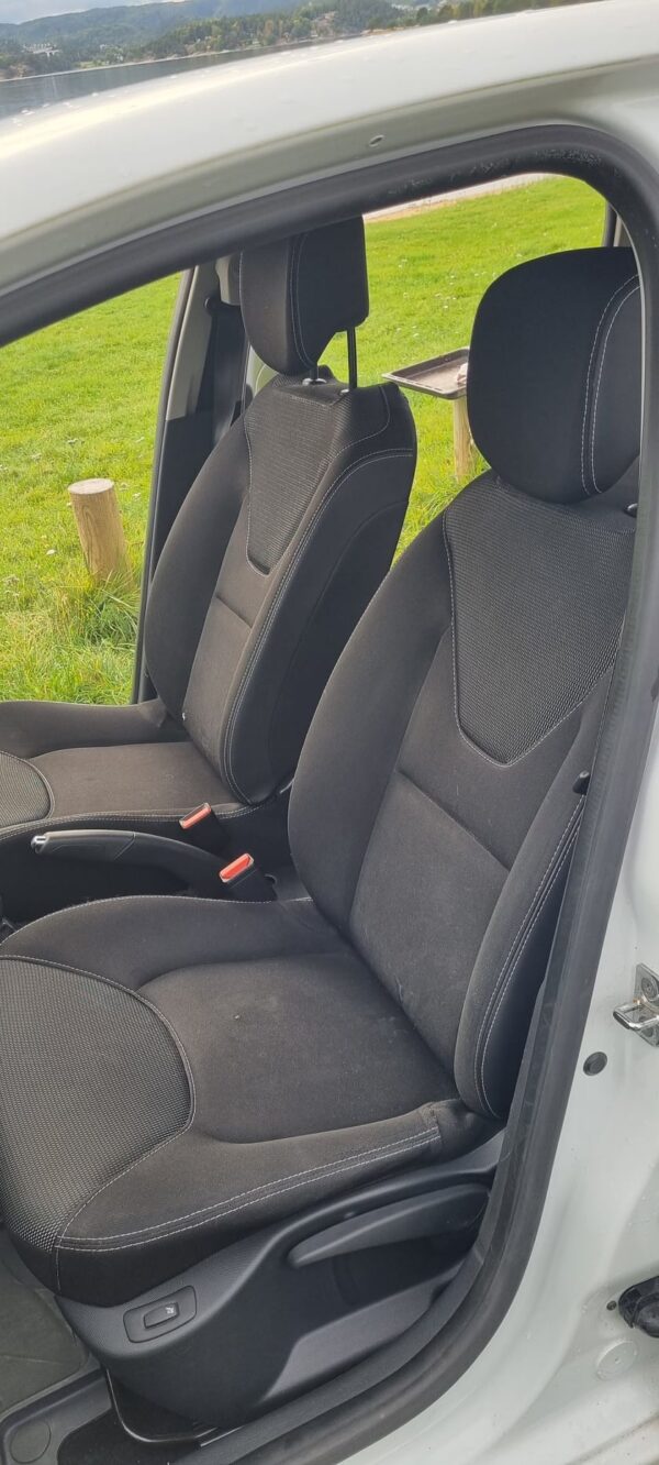 12 Renault Clio