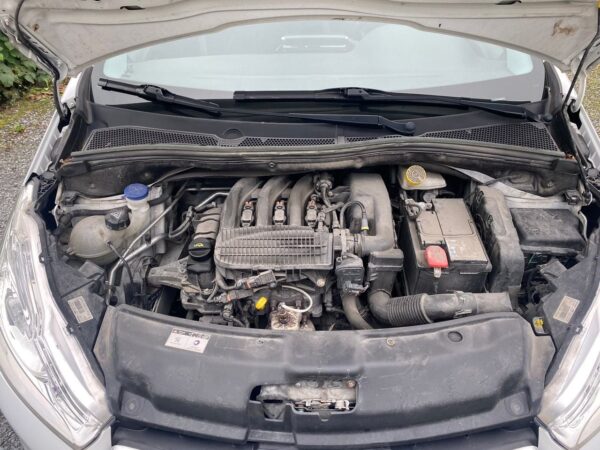 12 Peugeot 208