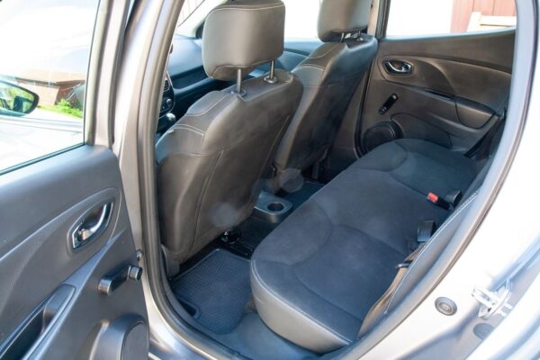 12 Renault Clio