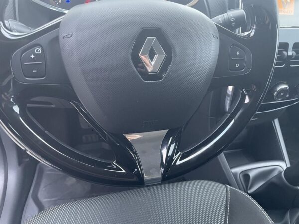 12 Renault Clio