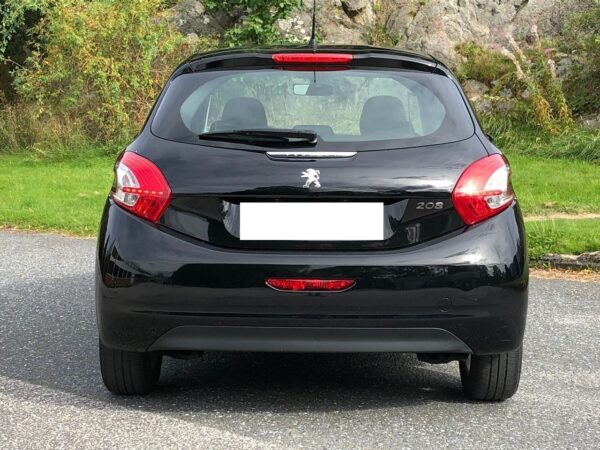 13 Peugeot 208