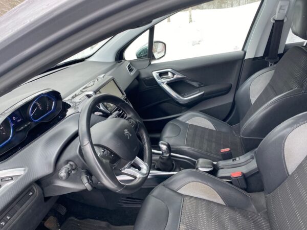 13 Peugeot 2008