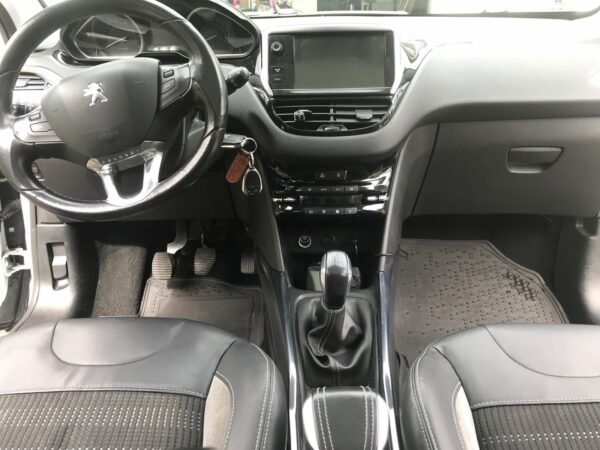 13 Peugeot 2008