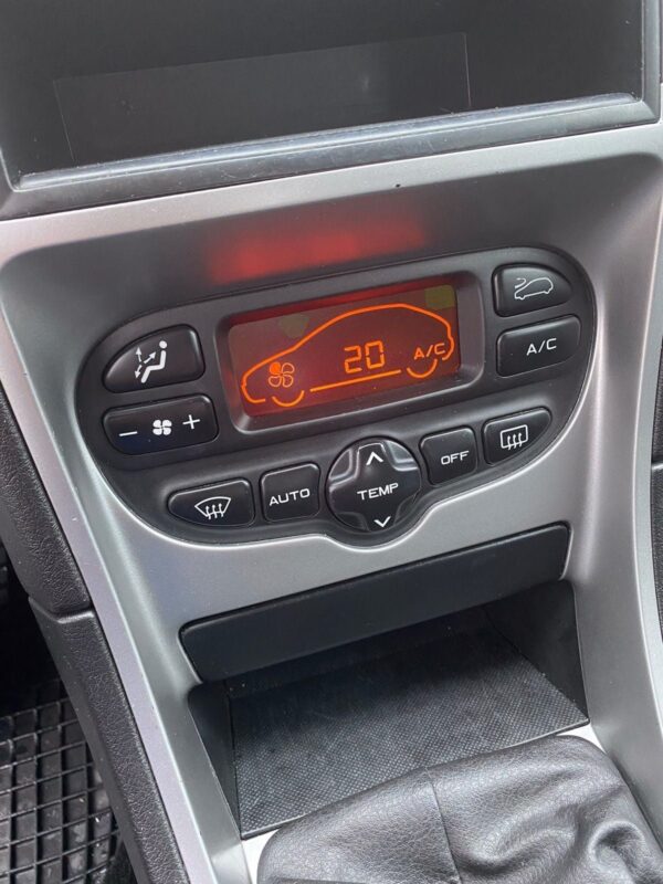 13 Peugeot 307