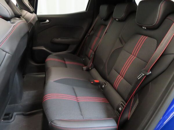 13 Renault Clio