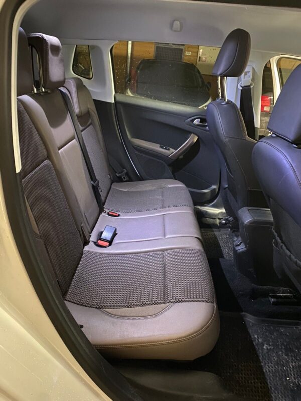 13 Peugeot 2008