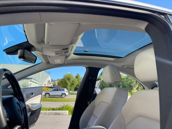 13 Mercedes-Benz CLA