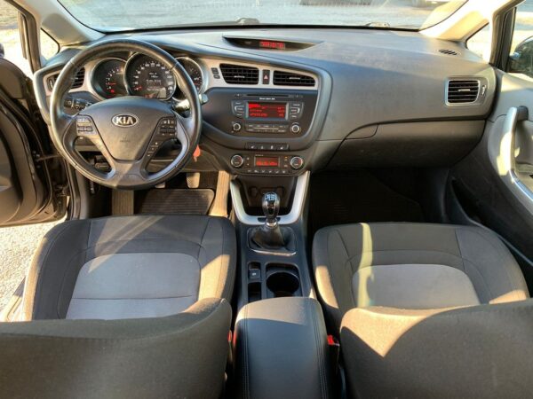 13 Kia Cee'd