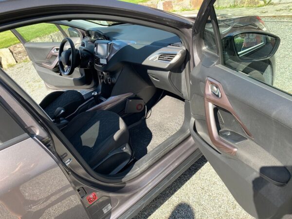 13 Peugeot 2008