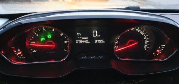 13 Peugeot 208