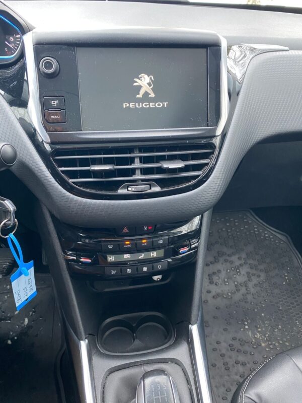 14 Peugeot 2008