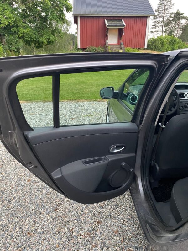 14 Renault Clio