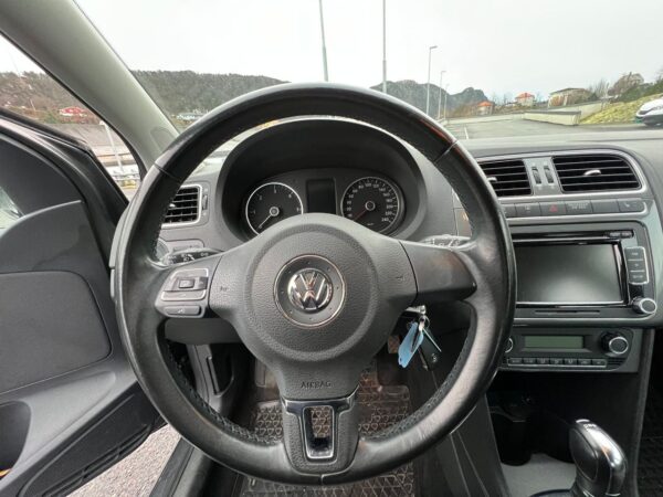 14 Volkswagen Polo