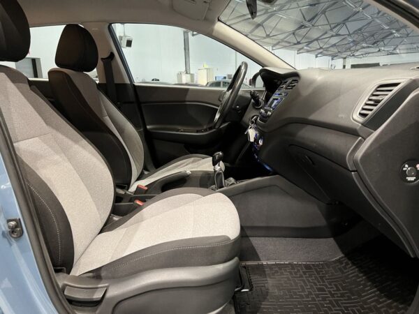 14 Hyundai i20