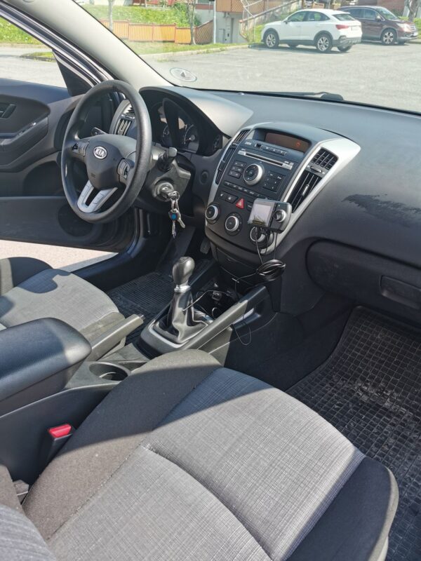 14 Kia Cee'd