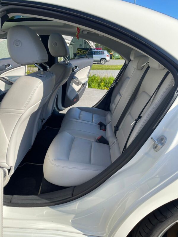 14 Mercedes-Benz CLA