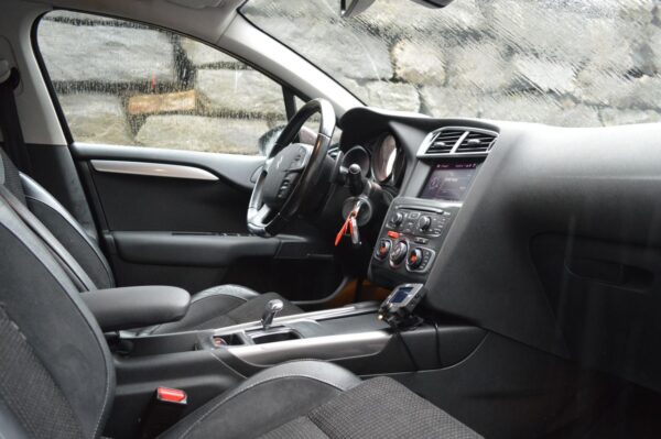 14 Citroën C4