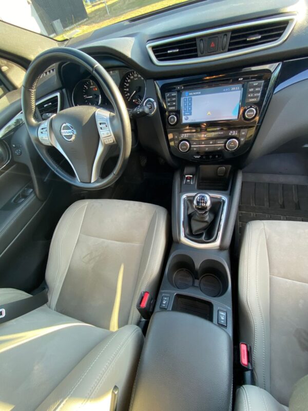 14 Nissan Qashqai