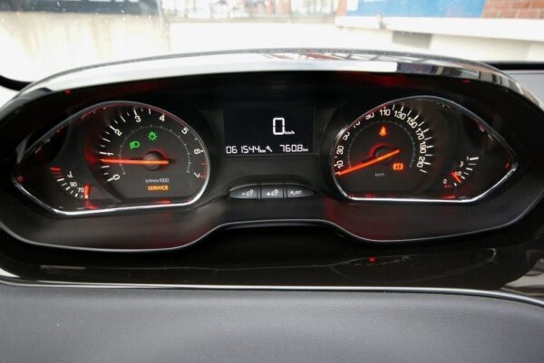 14 Peugeot 208