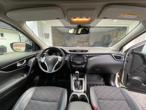 14 Nissan QASHQAI