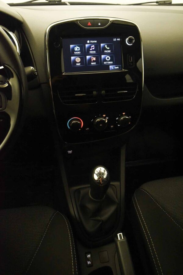 14 Renault Clio