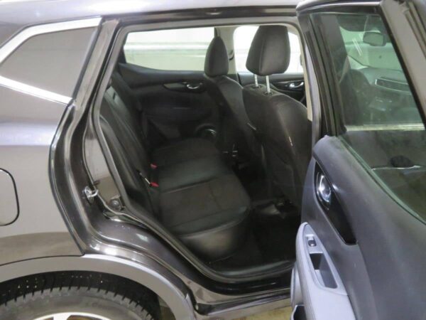 14 Nissan Qashqai