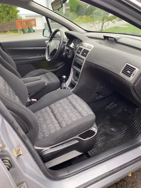 15 Peugeot 307