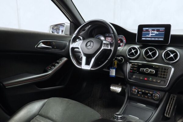 15 Mercedes-Benz Classe A